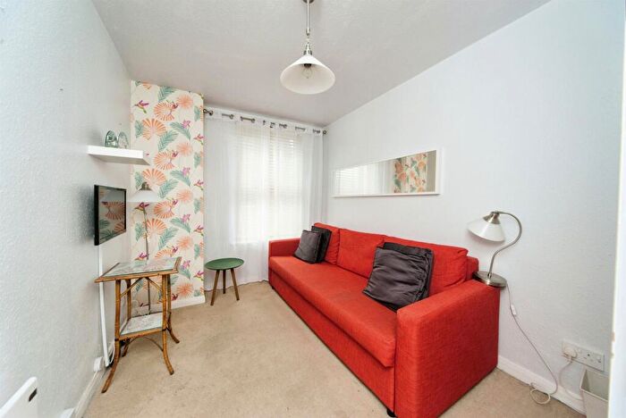2 Bedroom Flat For Sale In Grassington Road, Eastbourne, BN20