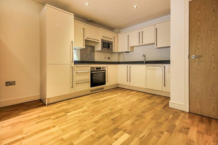 1 Bedroom Flat To Rent In Weirview Place, Catteshall Lane, Godalming, GU7