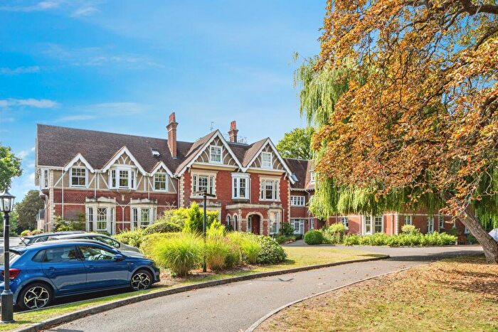 1 Bedroom Flat For Sale In Massetts Road, Horley, RH6