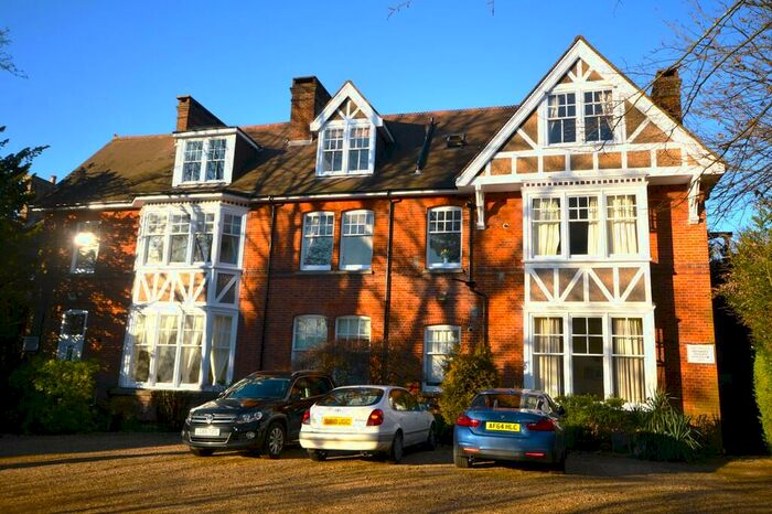 2 Bedroom Flat To Rent In Flat Casterbridge, - Doods Road, RH2