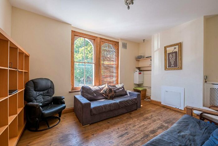 2 Bedroom Apartment To Rent In Chapter Road, SE17