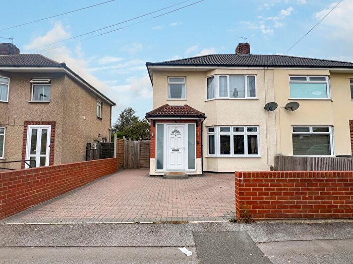 4 Bedroom Semi-Detached House For Sale In Gloucester Road, Patchway, Bristol, BS34