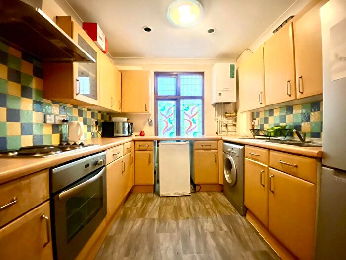 4 Bedroom Flat To Rent In Loveridge Mews, Kensal Green, NW6