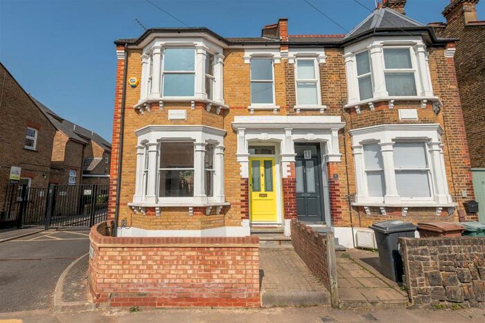4 Bedroom End Of Terrace House To Rent In Beverley Road, Highams Park, E4