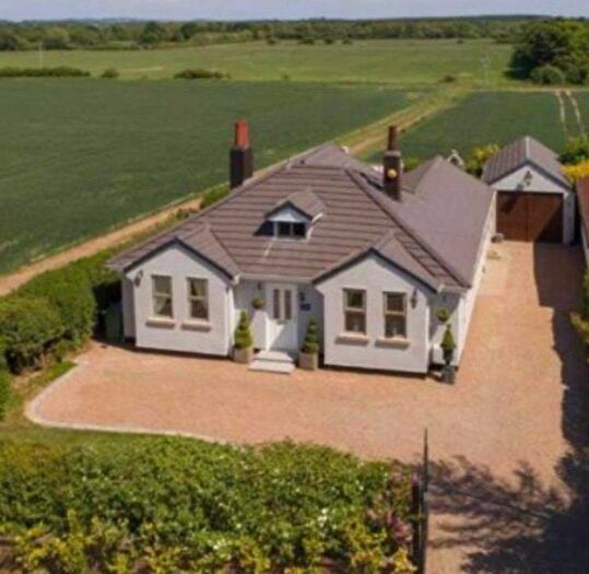 3 Bedroom Detached House For Sale In Fieldside, Barnby Moor, DN22