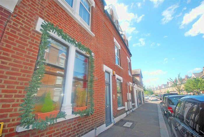 2 Bedroom Flat To Rent In Laurel Avenue, Twickenham TW1