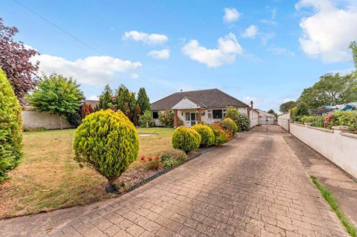 4 Bedroom Detached Bungalow For Sale In Rowan Drive, Humberston, DN36