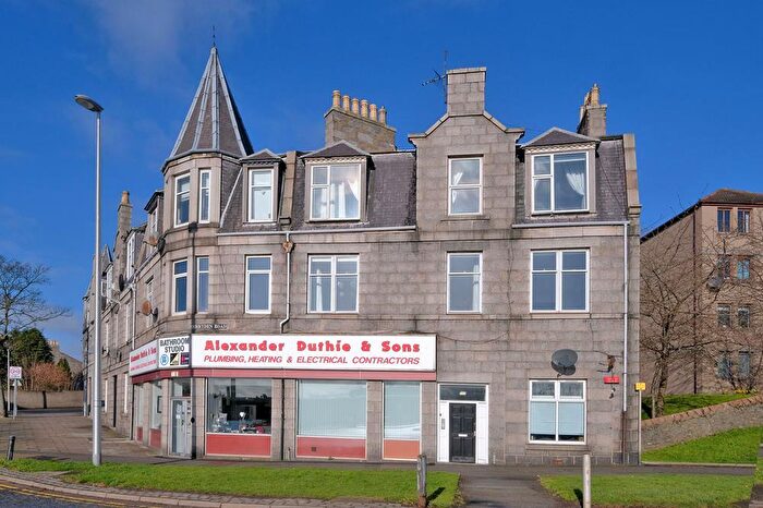 2 Bedroom Flat To Rent In Berryden Road, First Right, Aberdeen, AB25