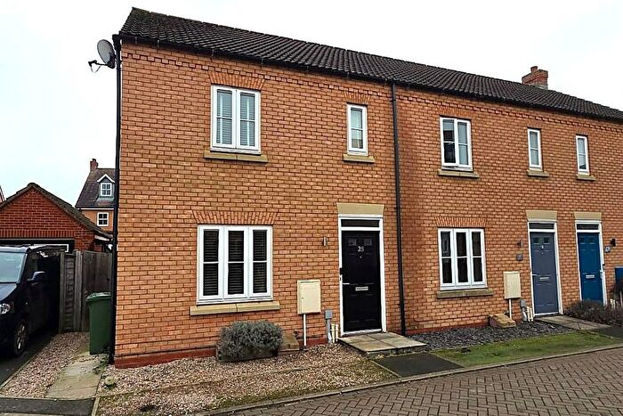 2 Bedroom Semi Detached House For Sale In Dartmoor Way, Biggleswade, Bedfordshire, SG18