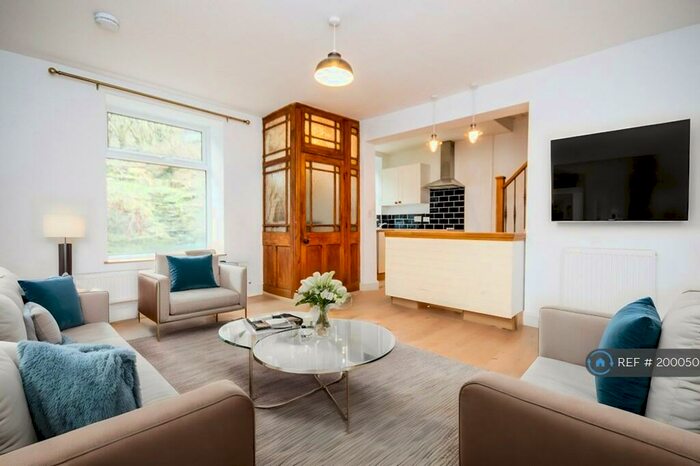 3 Bedroom Terraced House To Rent In Acorn Street, Bacup, OL13