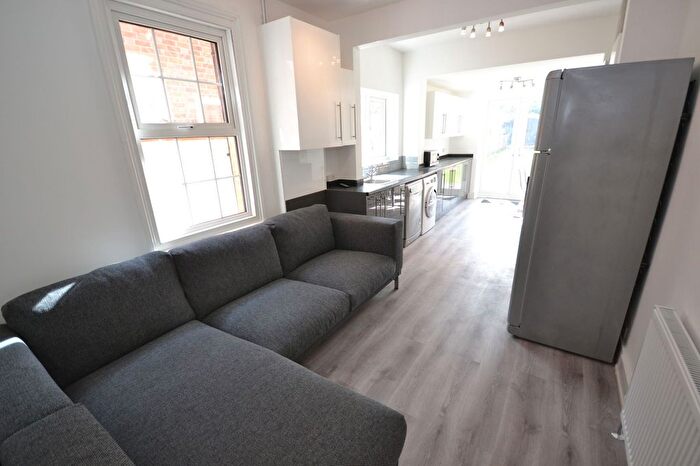 5 Bedroom Property To Rent In St. Bartholomews Road, Reading, RG1