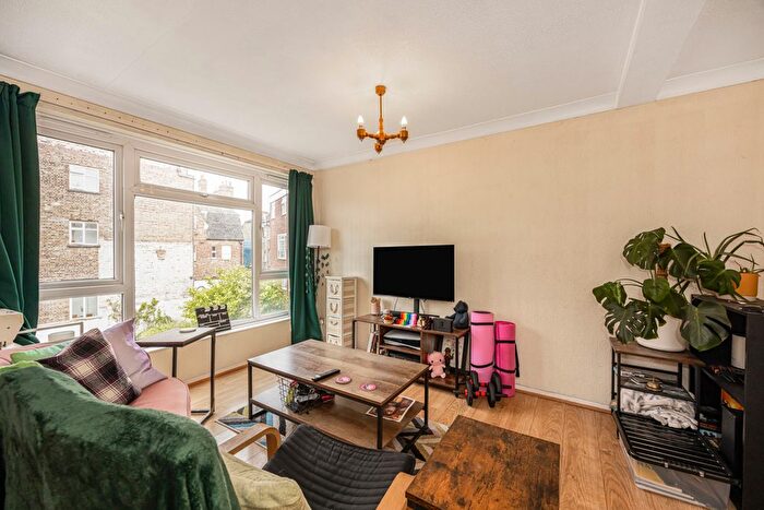 3 Bedroom Flat For Sale In Clarence Road, Hackney, Clapton, London, E5 - Photo 3