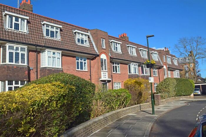 2 Bedroom Flat To Rent In Kelvin Drive, St Margarets, Twickenham, TW1