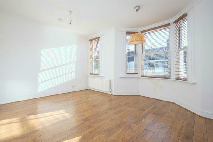 2 Bedroom Flat To Rent In Second Avenue, Walthamstow, London, E17