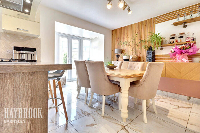 4 Bedroom Detached House For Sale In Longwall Close, Mapplewell, S75