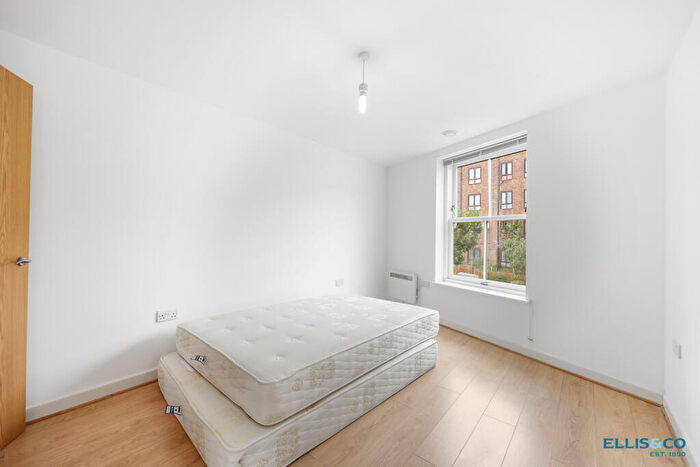 2 Bedroom Apartment To Rent In Northwold Road, London, E5