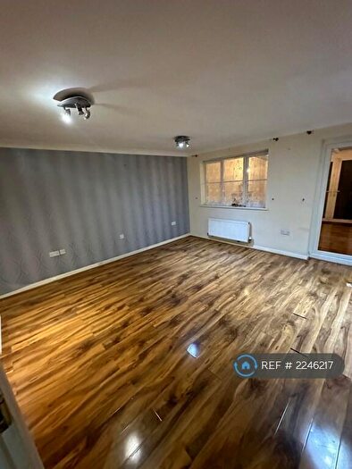 5 Bedroom End Of Terrace House To Rent In Parklands Close, Ilford, IG2