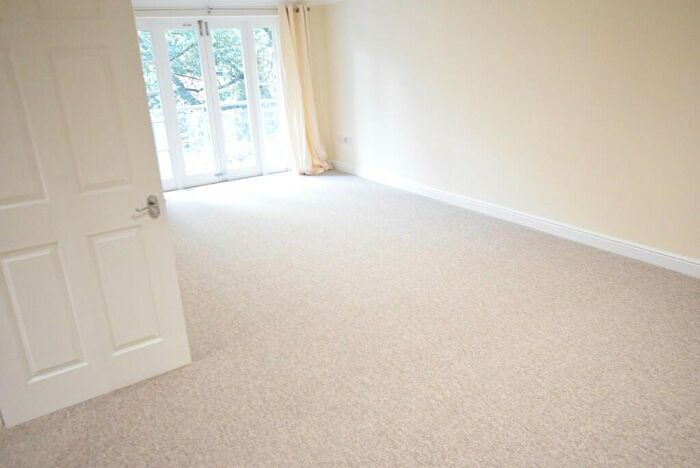 2 Bedroom Apartment To Rent In East Cliff Manor, Christchurch Road, BH1