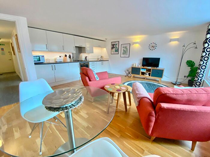 1 Bedroom Flat To Rent In Victoria Parade, Torquay, TQ1