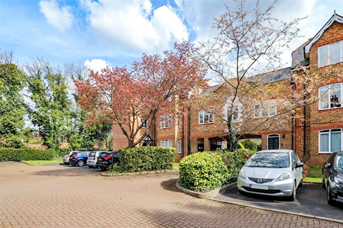 2 Bedroom Apartment For Sale In Latium Close, Holywell Hill, St Albans, Hertfordshire, AL1