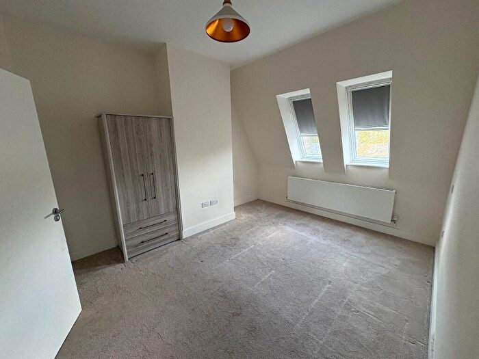 3 Bedroom Flat To Rent In St Mary's Road London, N8