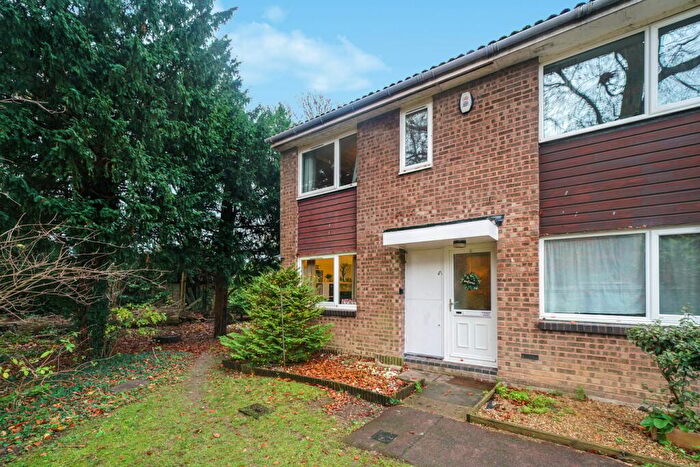 3 Bedroom End Of Terrace House For Sale In Ladygrove, Croydon, Pixton Way, CR0