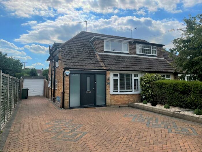 3 Bedroom Semi-Detached House To Rent In Butterfield Road, AL4