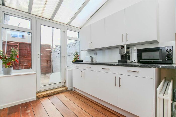 5 Bedroom Terraced House To Rent In Chillingham Road, Heaton, Newcastle Upon Tyne, NE6