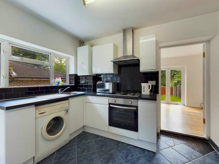 4 Bedroom Property To Rent In Hillcrest Road, Guildford, Surrey, GU2