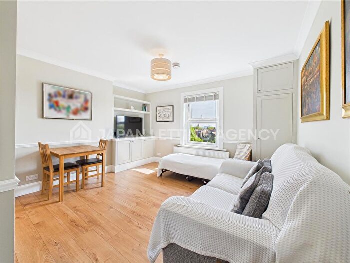 1 Bedroom Flat To Rent In Cumberland Park, Acton, W3