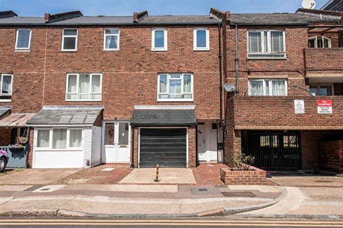 4 Bedroom House For Sale In Blackthorn Street, Bow, E3