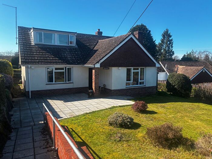 4 Bedroom Detached Bungalow For Sale In Oakleigh Drive, Landford, Salisbury, SP5