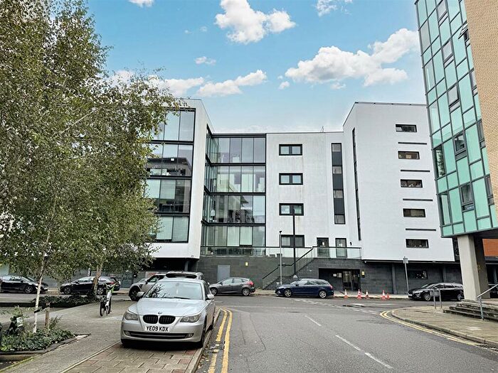 3 Bedroom Apartment For Sale In Channelsea Road, London, E15