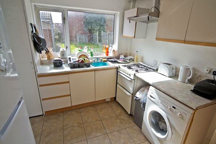 4 Bedroom Semi-Detached House To Rent In **£pppw** Martinmass Close, Lenton, NG7