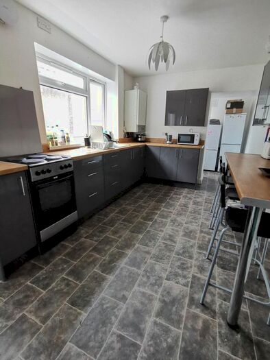 4 Bedroom Property To Rent In Western Street, Sandfields, Swansea, SA1