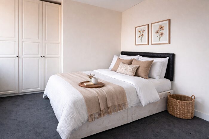 1 Bedroom Flat To Rent In Oakleigh Avenue, Tolworth, KT6