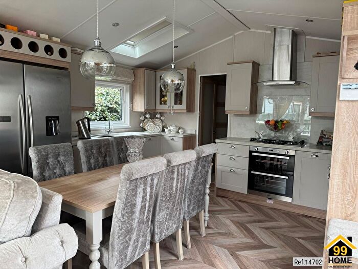 2 Bedroom Mobile/park Home For Sale In Star Resort Lyons Eryl Hall, St Asaph, Denbighshire, LL17