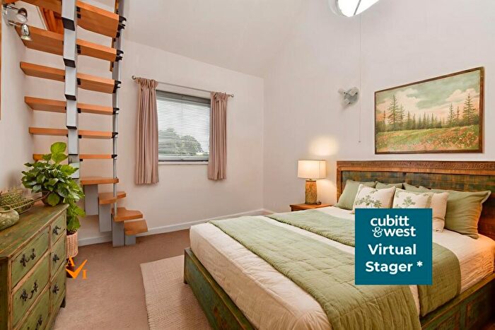2 Bedroom Chalet For Sale In Laglands Close, Reigate, Surrey, RH2