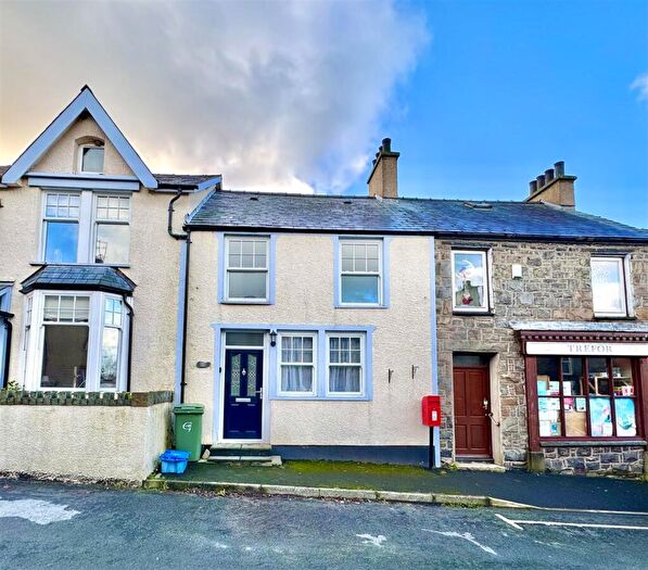 3 Bedroom Terraced House For Sale In Eifl Road, Trefor, LL54