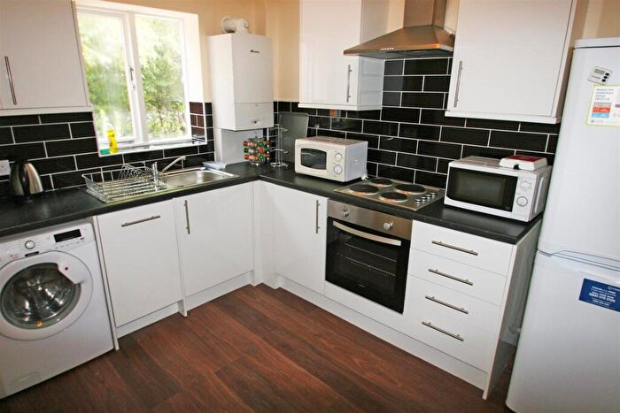 4 Bedroom Terraced House To Rent In Chapel Fold, Hyde Park, Leeds, LS6