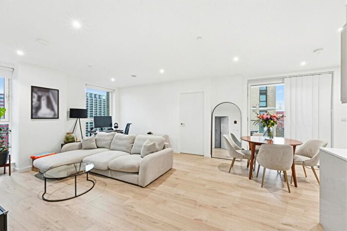 2 Bedroom Apartment For Sale In Falconbrook Gardens, Silvertown Way, E16