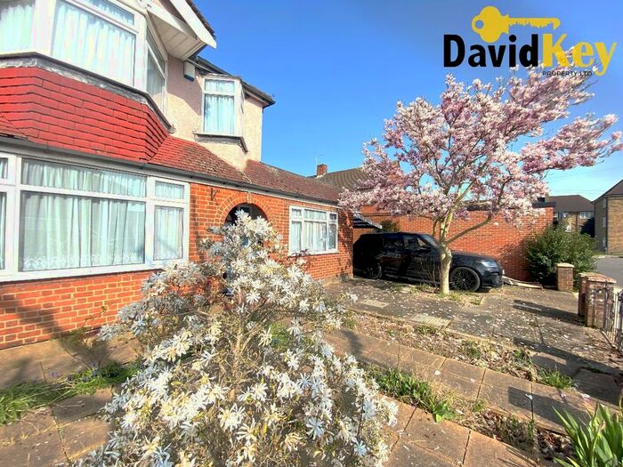 4 Bedroom End Of Terrace House To Rent In Park Road, Enfield, EN3