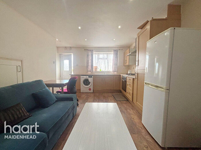 1 Bedroom Apartment To Rent In Blackamoor Lane, Maidenhead, SL6