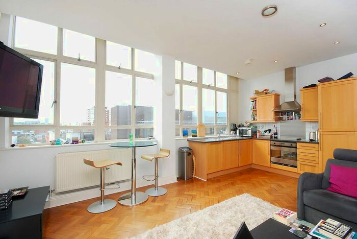 2 Bedroom Flat To Rent In Bunhill Row, Old Street, London, EC1Y