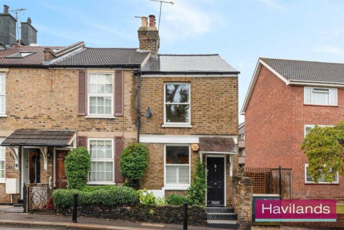 2 Bedroom End Of Terrace House For Sale In Eversley Park Road, London, N21