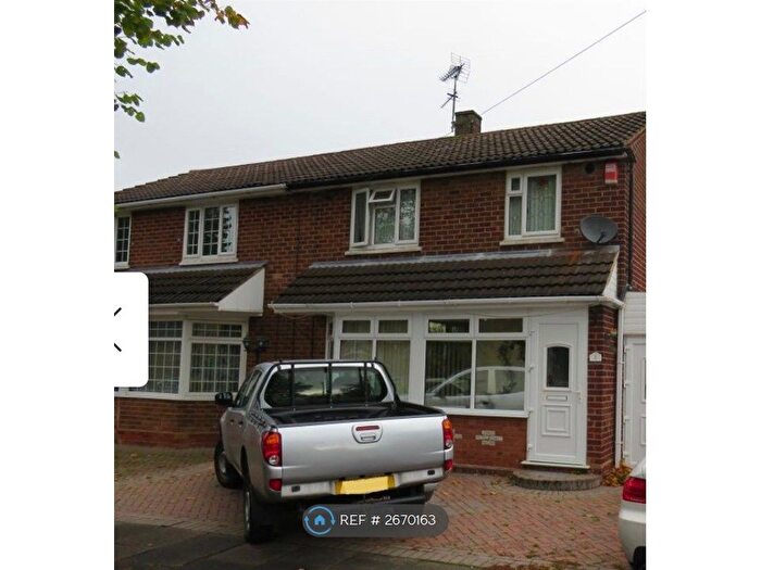 3 Bedroom Semi Detached House To Rent In Lime Tree Road, Walsall, WS5