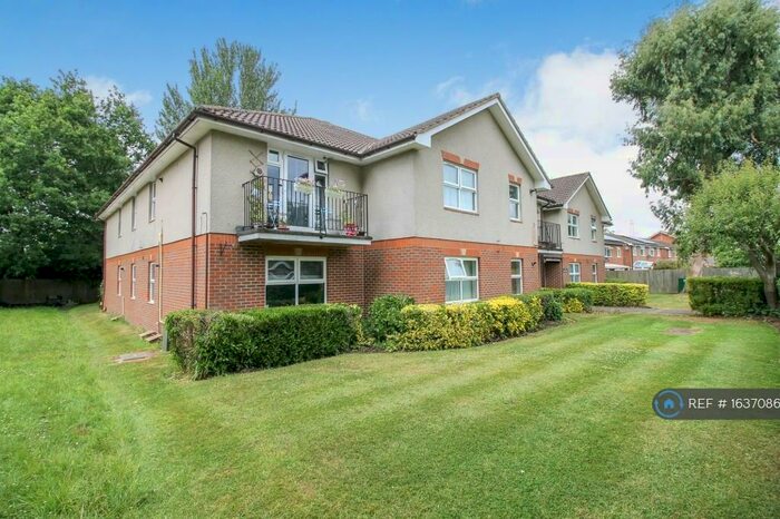 2 Bedroom Flat To Rent In Vienna Court, Farnborough, GU14