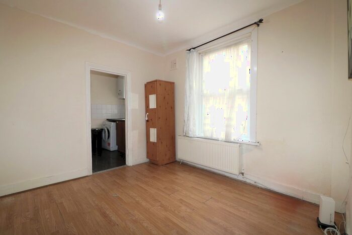 2 Bedroom Terraced House To Rent In Khartoum Road, London, SW17