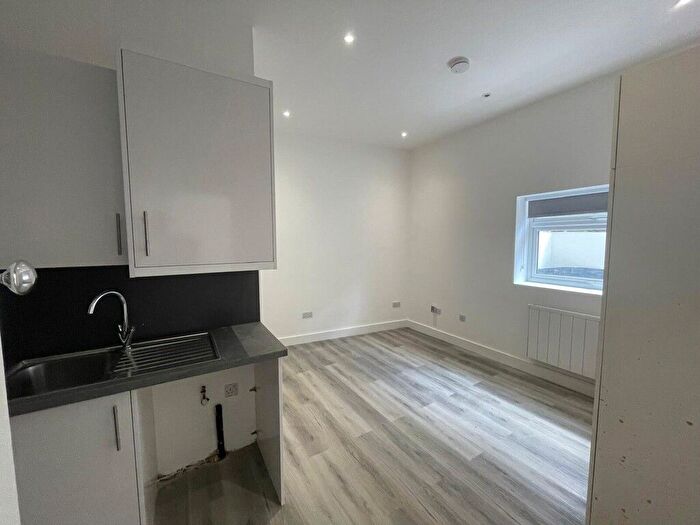 Studio To Rent In London Road, London, SW16