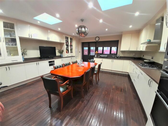 3 Bedroom Semi-Detached House To Rent In Balmoral Drive, Hayes, Greater London UB4